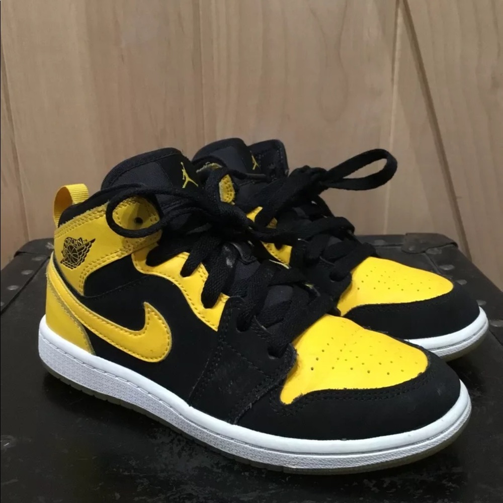 Nike Air Jordan Retro 1 Mid New Love GS Black Yellow Kids Youth Size 1Y